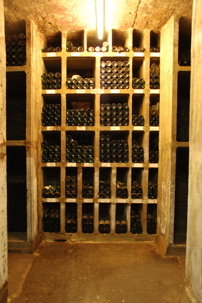 Flaschenlager im Weinkeller